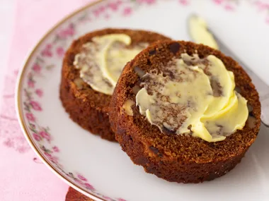 Date and walnut roll