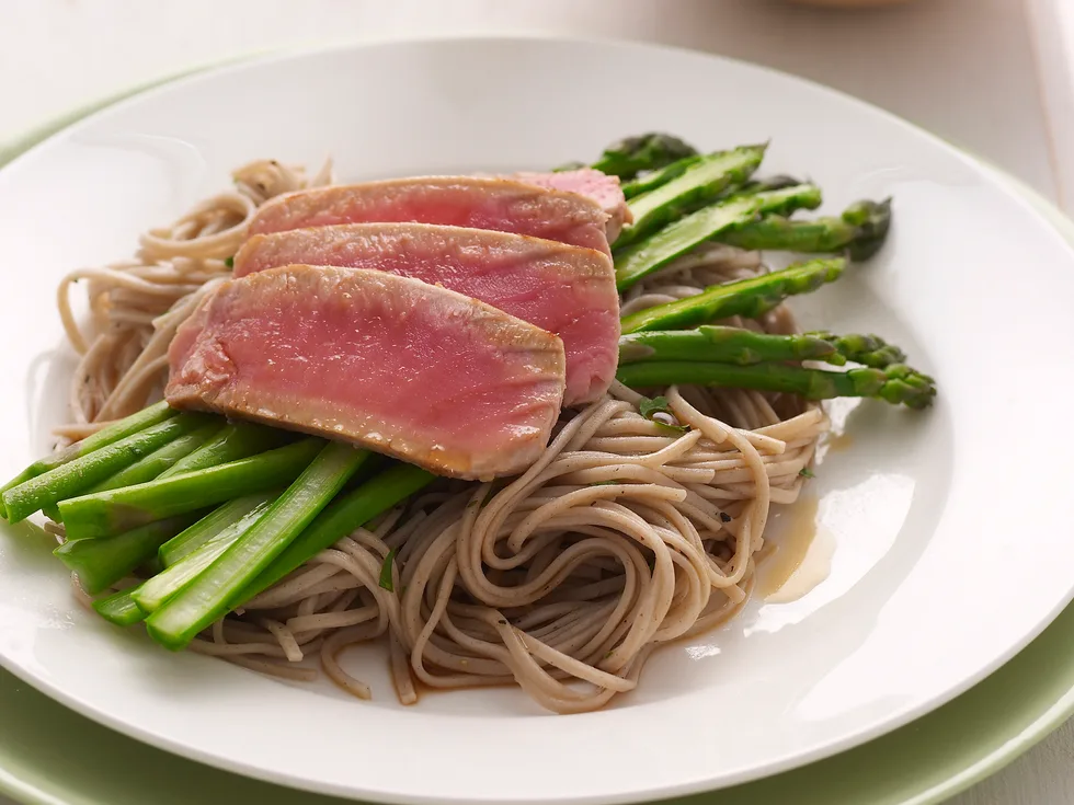 Tuna with Soba Noodles and Asparagus