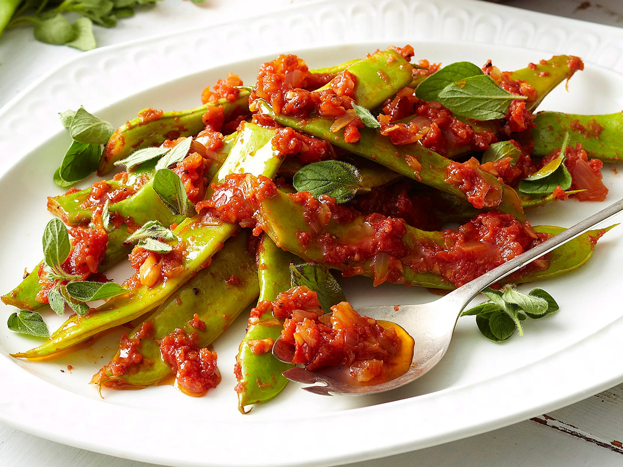 Beans with tomato and oregano