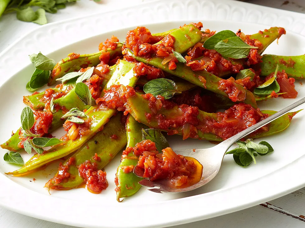 Beans with tomato and oregano