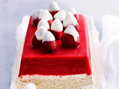 Berries and cream with white chocolate strawberries