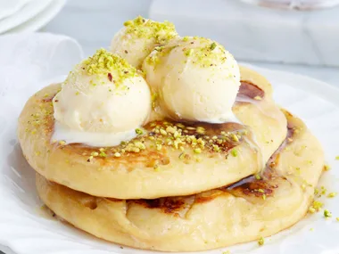 Banana pancakes with pistachio ice-cream