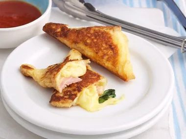 Cheese and ham French toasts