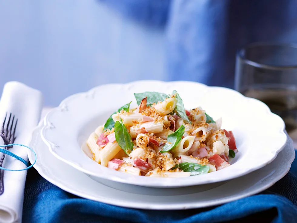 Cheesy pancetta pasta with pangrattato