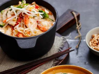 Chicken and prawn laska