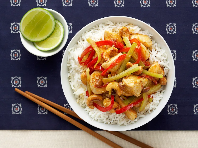 Chicken with cashews in soy bean sauce