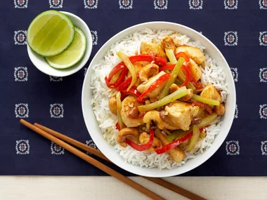 Chicken with cashews in soy bean sauce