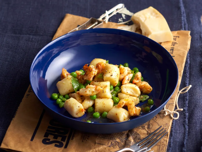 Dutch cream gnocchi with prawns and peas