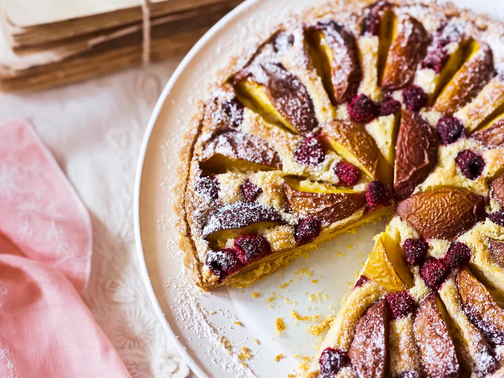 peach and raspberry tart