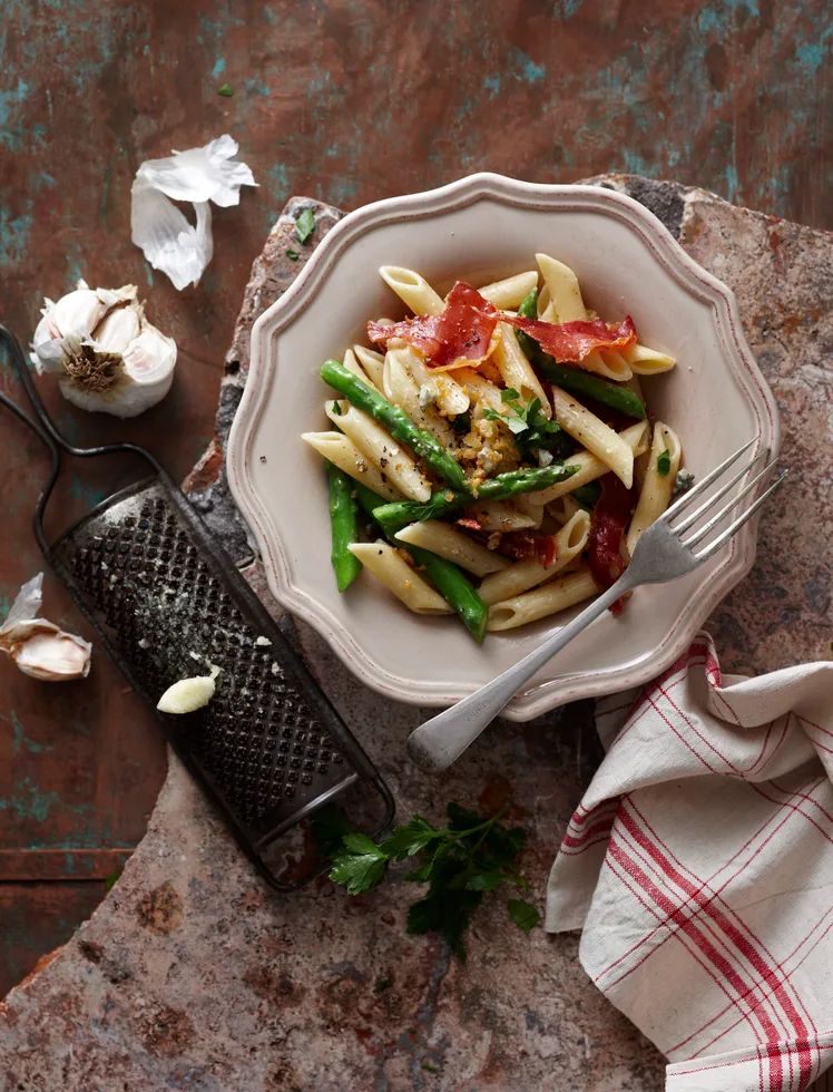 Asparagus penne with garlic crumbs