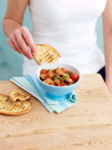 Bacon and beans with tomatoes