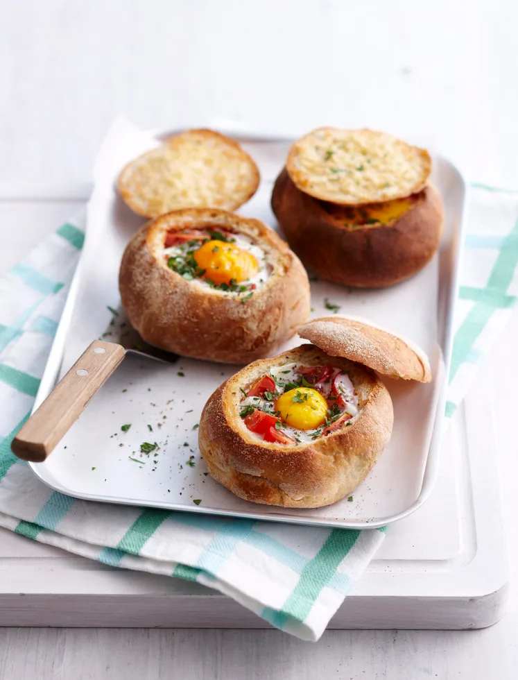 Baked bean, bacon and egg roll