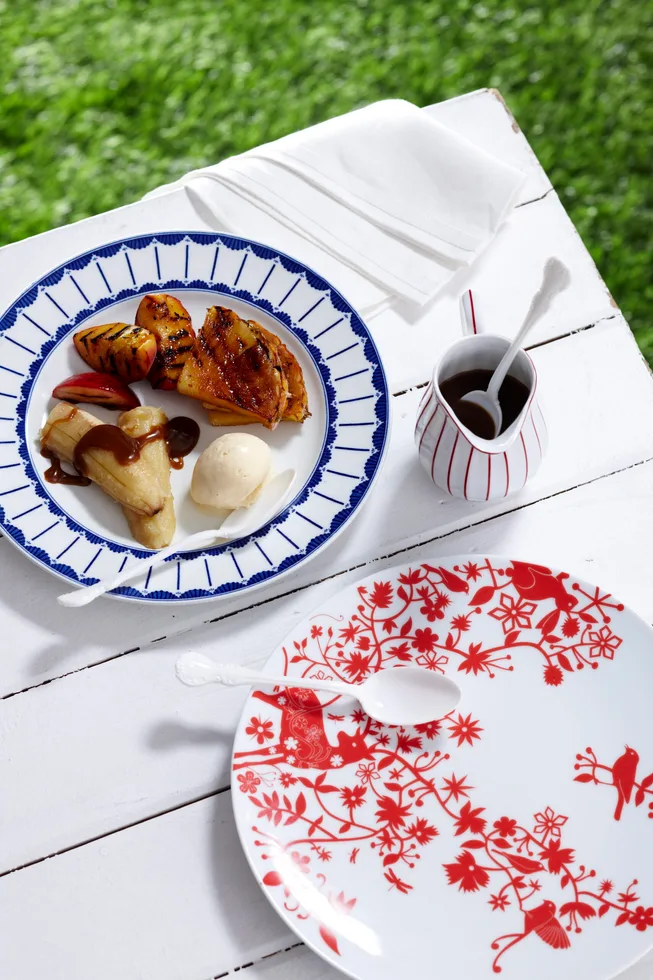 Barbecued tropical fruit with rum sauce