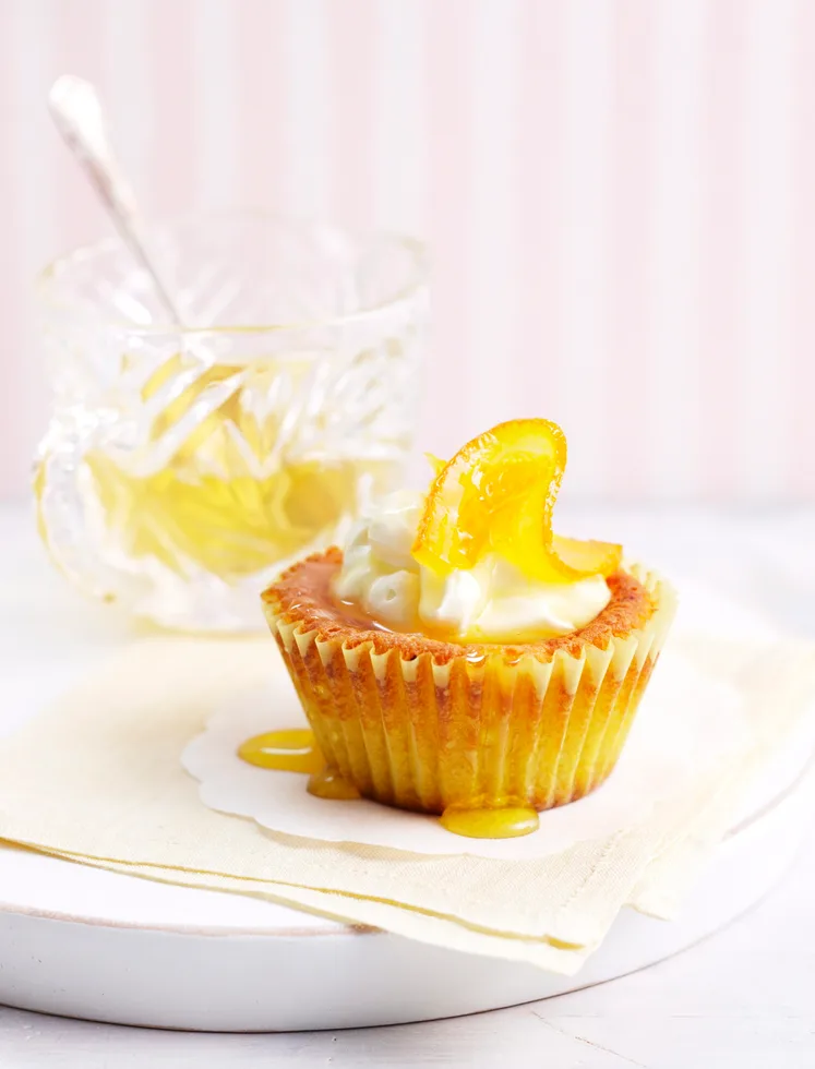 Almond and orange syrup mini cakes