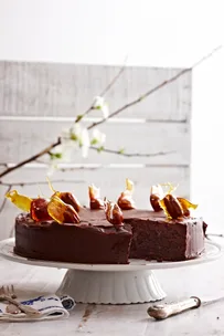 Chocolate nut cake