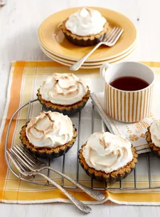 Lemon meringue cheesecakes