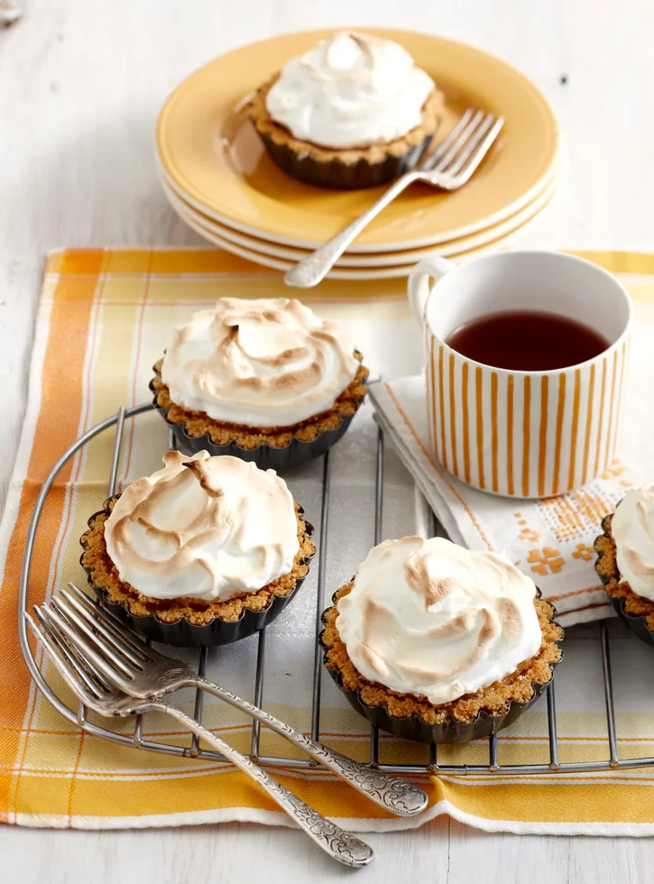 Lemon meringue cheesecakes