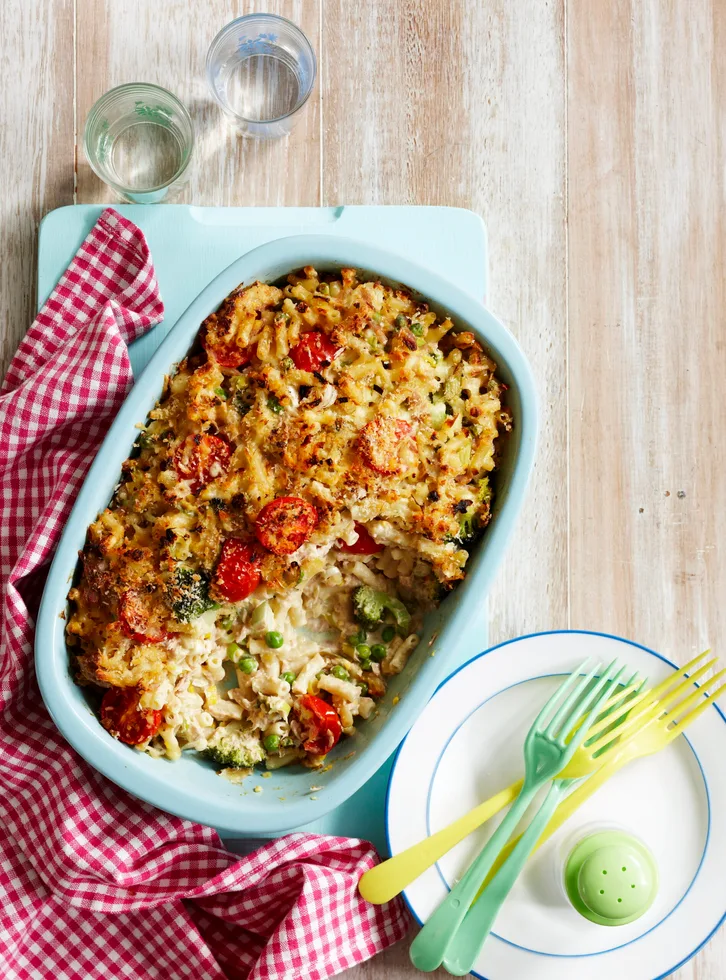 Macaroni and cheese with tuna
