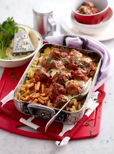 Macaroni with meatballs