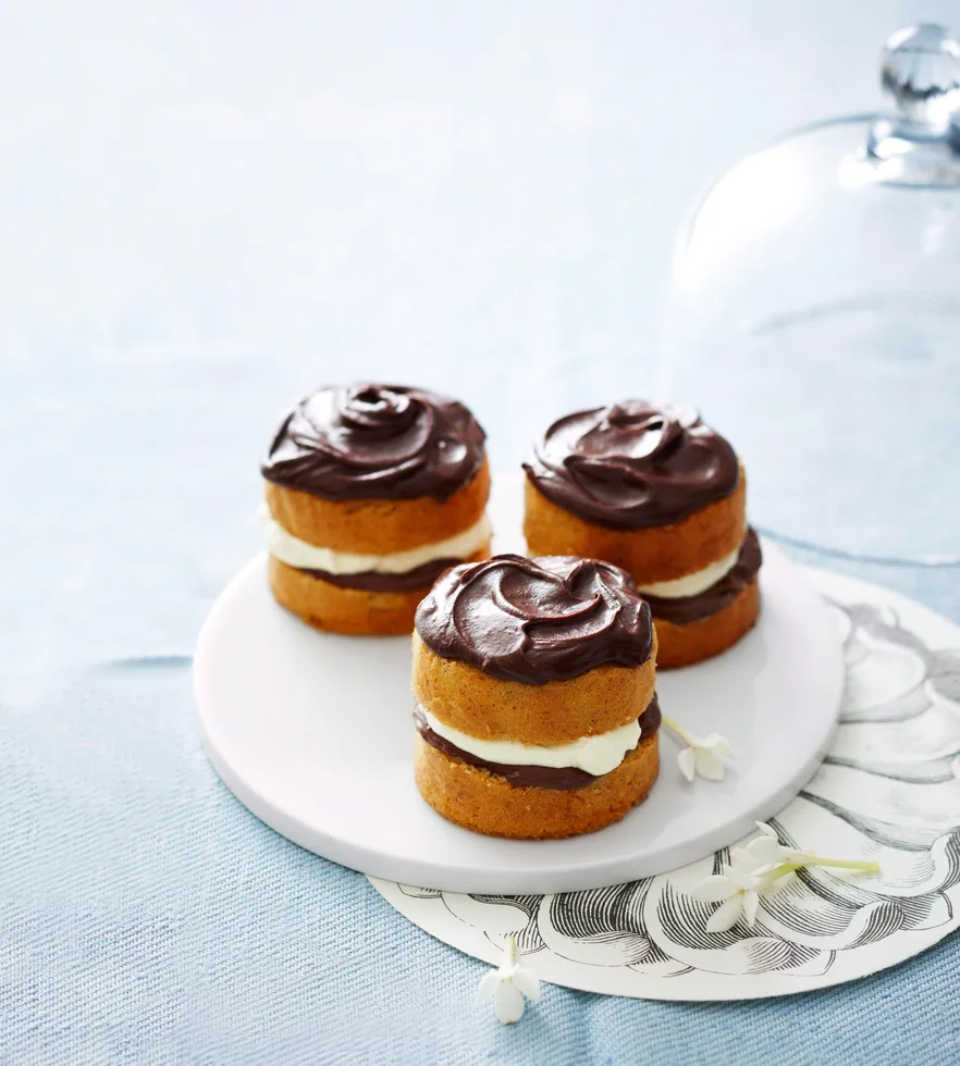 Mocha hazelnut sponge cakes