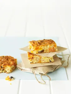 Muesli and apricot slice