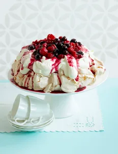 Pavlova with berry compote