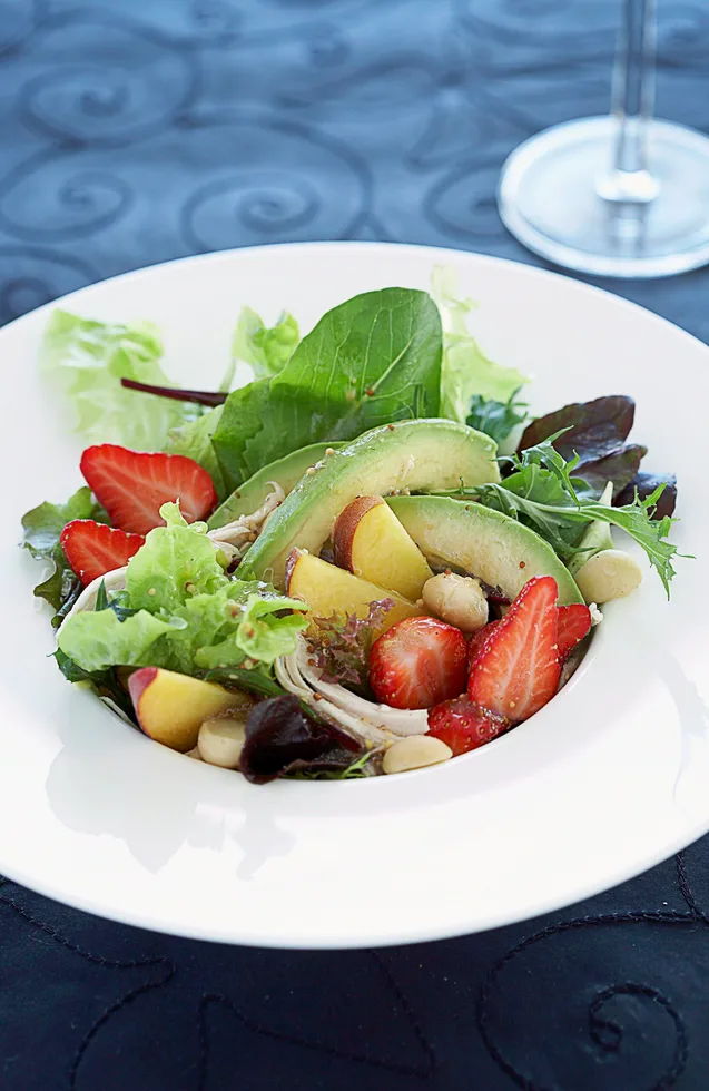 Peach and strawberry chicken salad