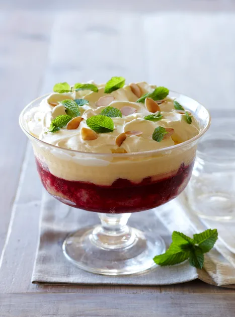 Peach schnapps and raspberry jelly trifle