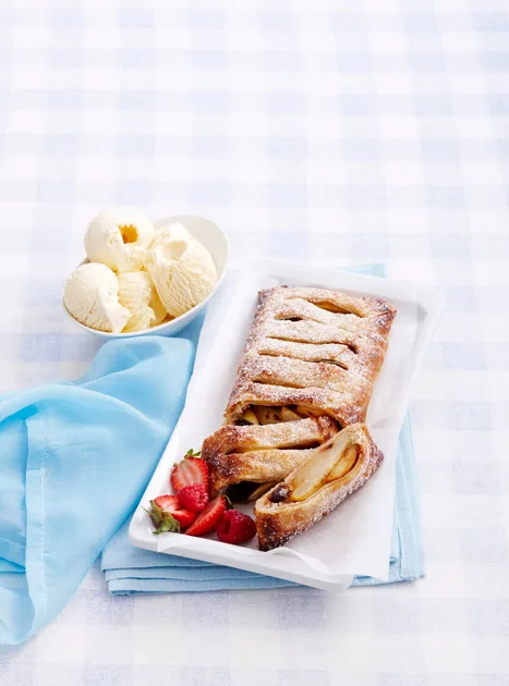 Pear and date strudel
