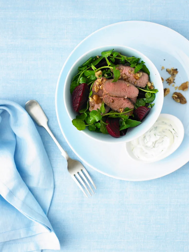 Pepper lamb salad with basil yoghurt