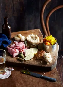 Ploughman's lunch with beer bread
