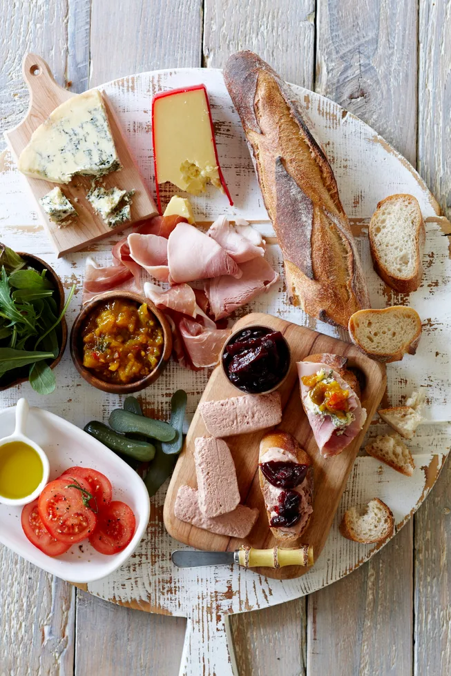 Ploughman's lunch with pate and beetroot relish