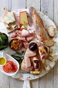 Ploughman's lunch with pate and beetroot relish
