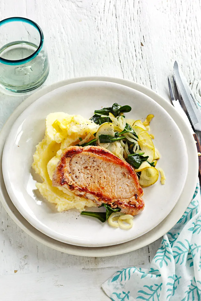 Pork with apple and spinach