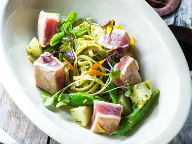Linguine di pesto with tuna, green beans and potato