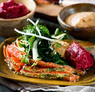 Mezze platter with salmon gravlax