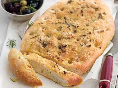 Garlic and rosemary pizza bread