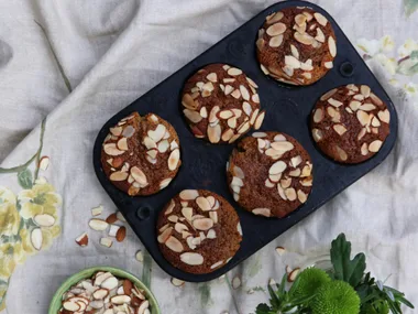Orange and almond polenta cakes