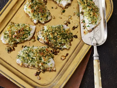 Fish with macadamia nut crust