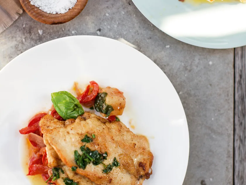 Chicken scaloppine with capsicums in padella