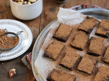 Paleo brazil nut bars with carob, dates & orange zest