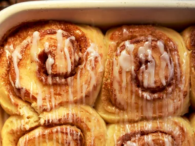 Cinnamon spirals with lemon icing