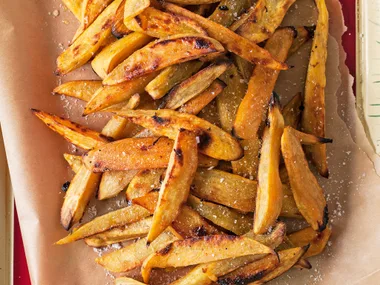 Oven-baked kūmara chips