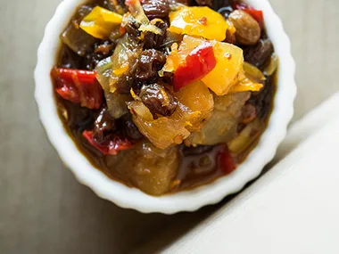 Pineapple, capsicum and raisin chutney