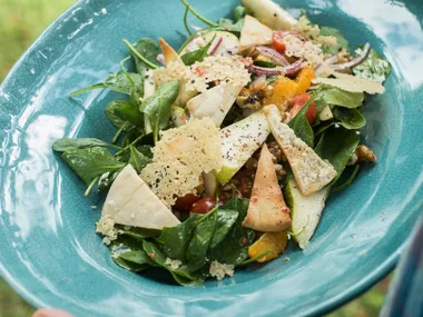 Pear, baby spinach, mint and pecorino salad