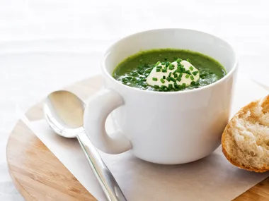 Spinach and cauliflower soup