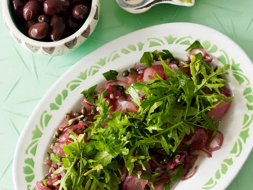 Tuna salad with soused onions