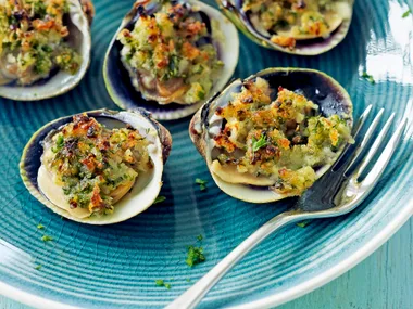 Crunchy baked clams