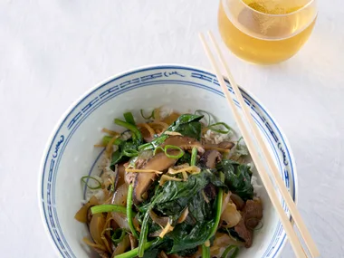 Stir-fried beef, mushrooms and spinach
