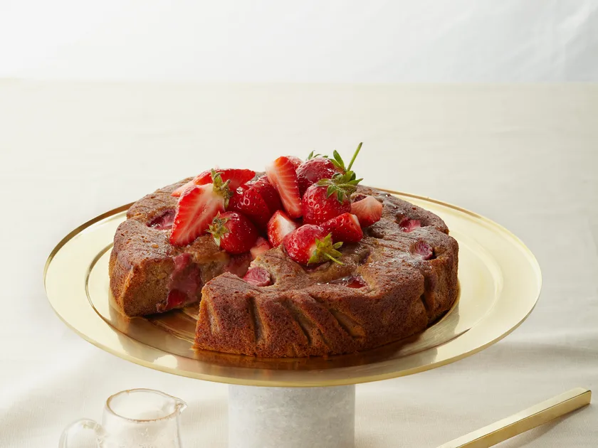 Strawberry, vanilla bean and honey cake